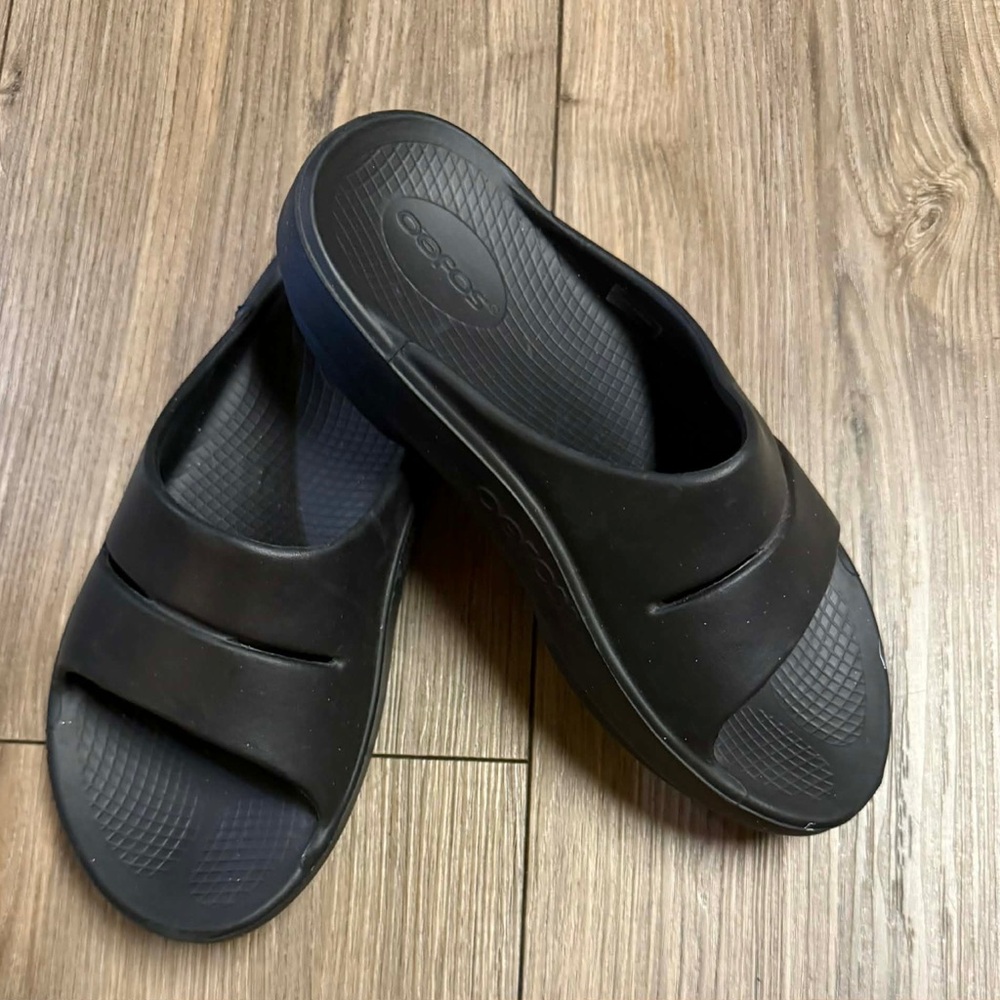 OOFOS Men's Recovery Slide Sandals in Black